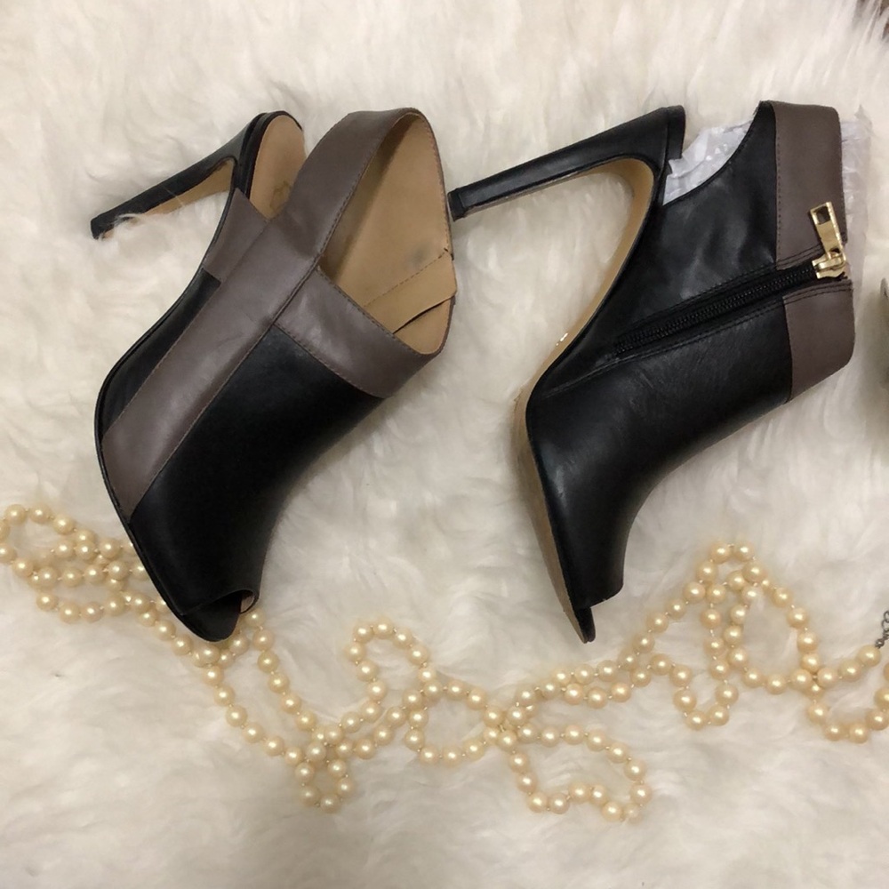ANN TAYLOR • Elegant Black & Brown Open Toe Heels w Side Zipper Detail - Picture 7 of 16